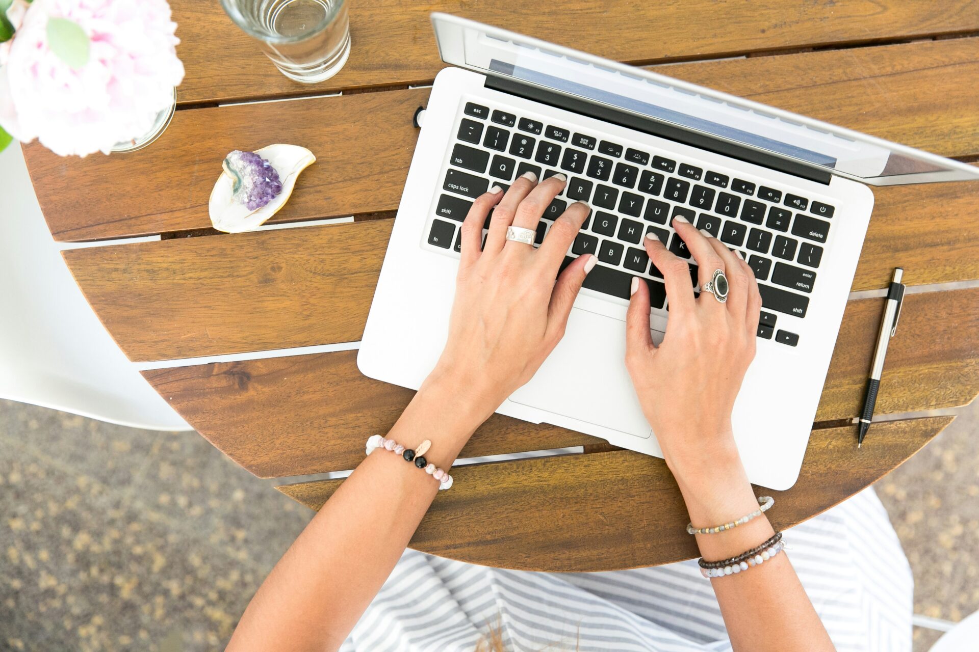 37 Ideias do que Vender para Ganhar Dinheiro na Internet + Dicas!